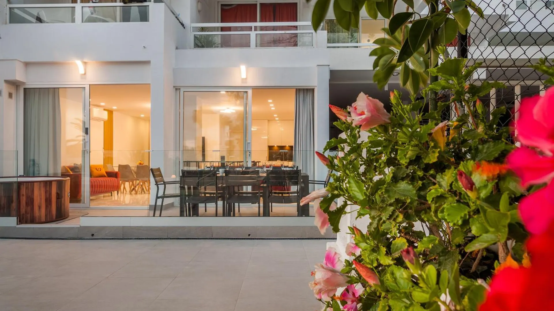 Ponderosa Next To The Pool Apartments With Big Terraces Close To The Beach And Siam Park location